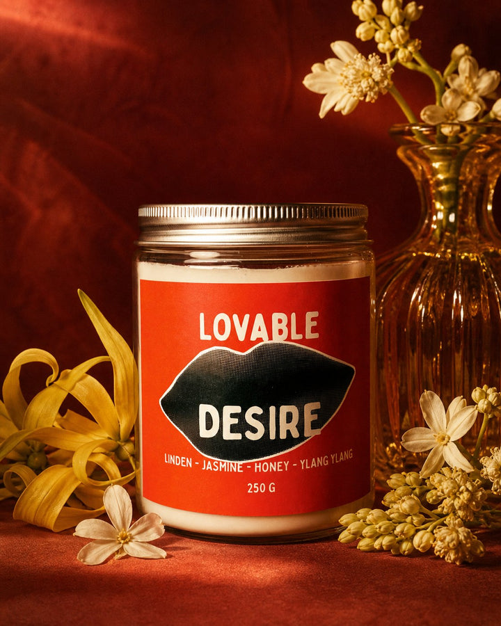 Lumânare DESIRE de 250 ml, cu tei, iasomie, miere și ylang-ylang
